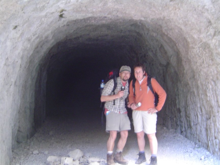 provence06dsc04290snaketunnel.jpg